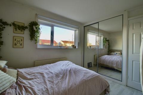 undefined, Owlets Hall Close, Hornchurch RM11
