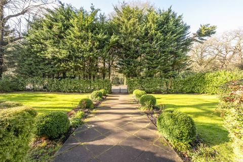 2 bedroom flat for sale, Wimbledon Park Side, Southfields, London, SW19