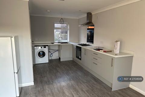 3 bedroom terraced house to rent, Wade Meadow Court, Northampton, NN3