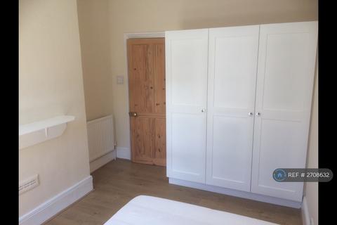 3 bedroom flat to rent, Rushcroft Rd, Brixton Sw2, SW2