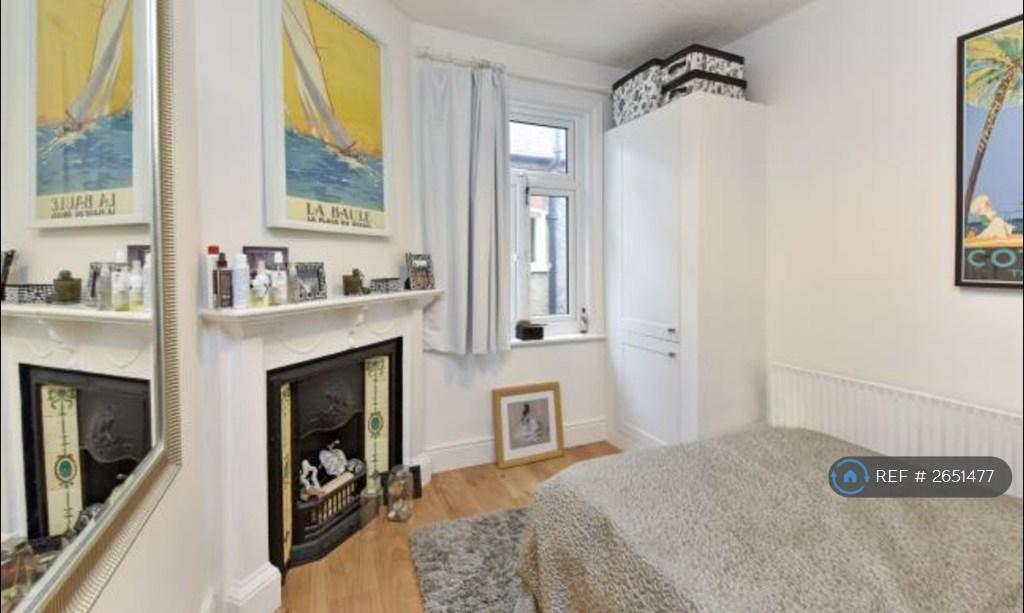 Beautifully Restored Cosy Double Bedrooms