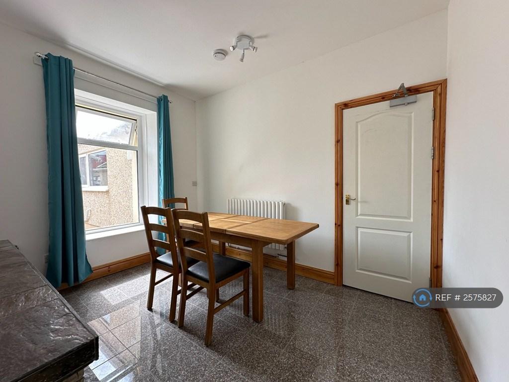 Dinning Room b