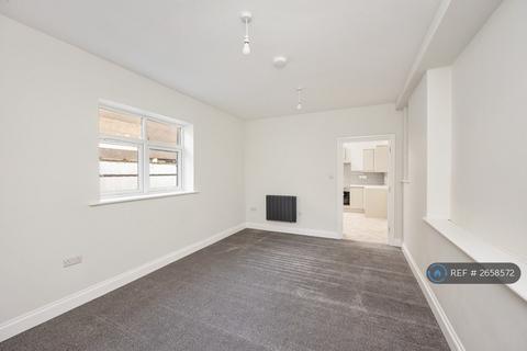 3 bedroom flat to rent, West Street, Brighton, BN1