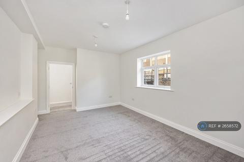 3 bedroom flat to rent, West Street, Brighton, BN1