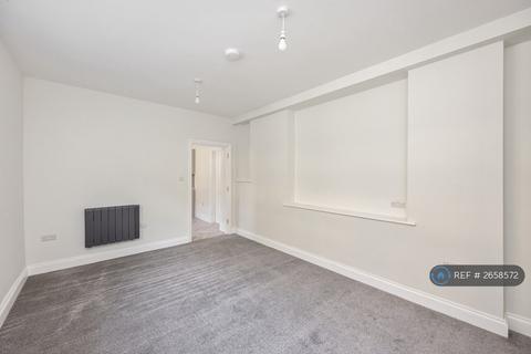 3 bedroom flat to rent, West Street, Brighton, BN1