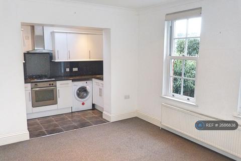 2 bedroom flat to rent, Denmark Road, Cowes, PO31