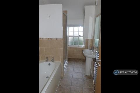 2 bedroom flat to rent, Denmark Road, Cowes, PO31
