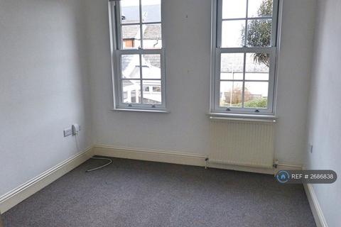 2 bedroom flat to rent, Denmark Road, Cowes, PO31