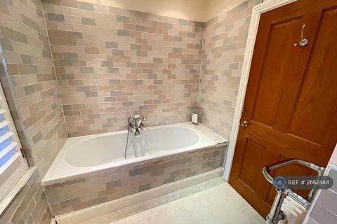 3 bedroom maisonette to rent, Cheltenham Crescent, Harrogate, HG1