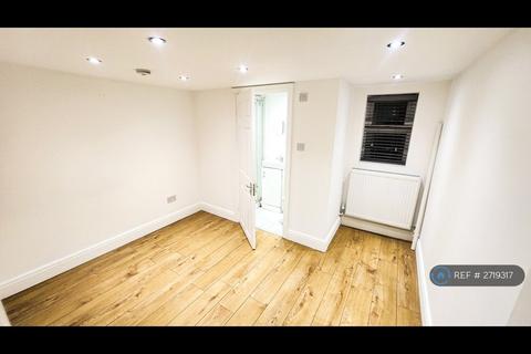 1 bedroom in a house share to rent, Rosenthal Road, London, SE6