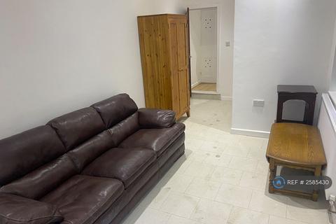 1 bedroom in a house share to rent, Banff Road, Manchester, M14
