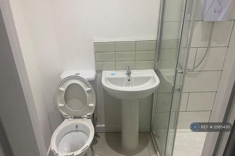 1 bedroom in a house share to rent, Banff Road, Manchester, M14