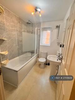 1 bedroom in a house share to rent, Frank Birchill Close, Manchester, M40