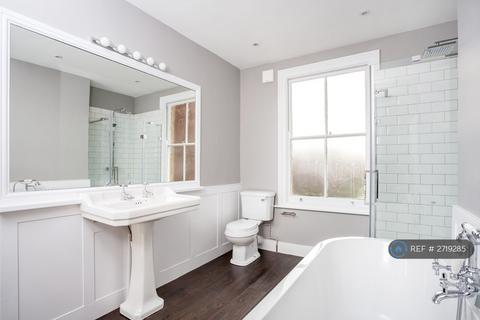 3 bedroom end of terrace house to rent, Grove Crescent, London, E15