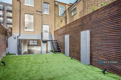 3 bedroom end of terrace house to rent, Grove Crescent, London, E15