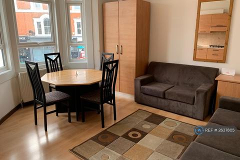 3 bedroom flat to rent, Shorrolds Road, London, SW6