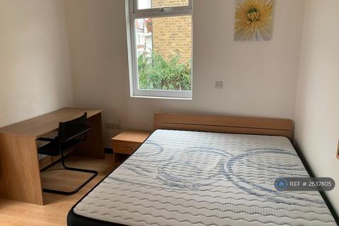 3 bedroom flat to rent, Shorrolds Road, London, SW6