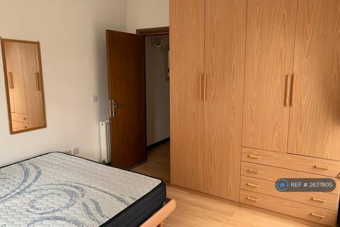 3 bedroom flat to rent, Shorrolds Road, London, SW6