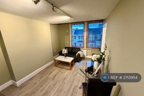 Studio to rent, Lena Gardens, London, W6