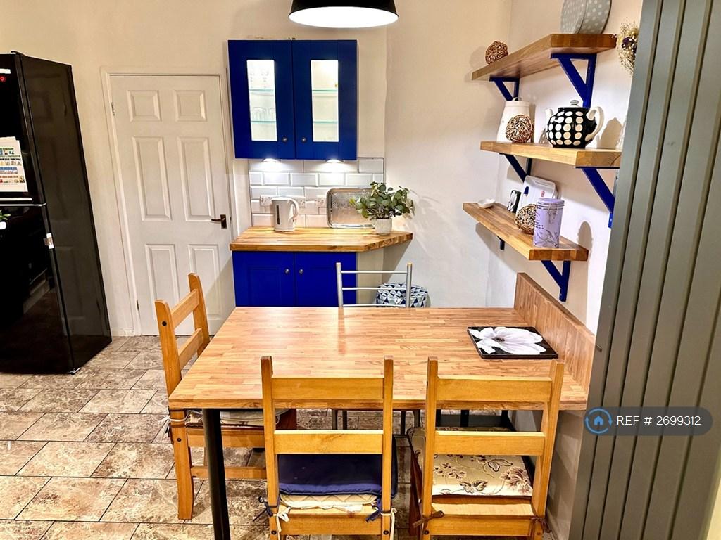 Large Play, Work Or Dining Space