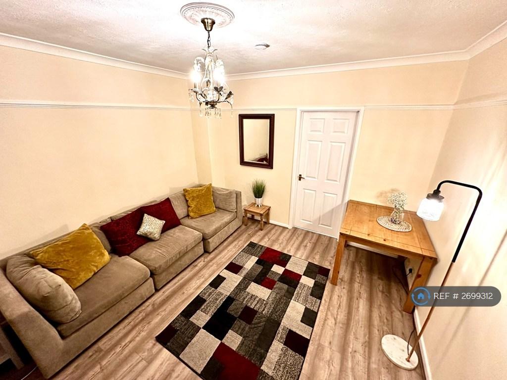 Lounge &amp; Door To Kitchen