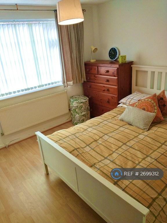 Dressed King-Sized Bed &amp; Storage