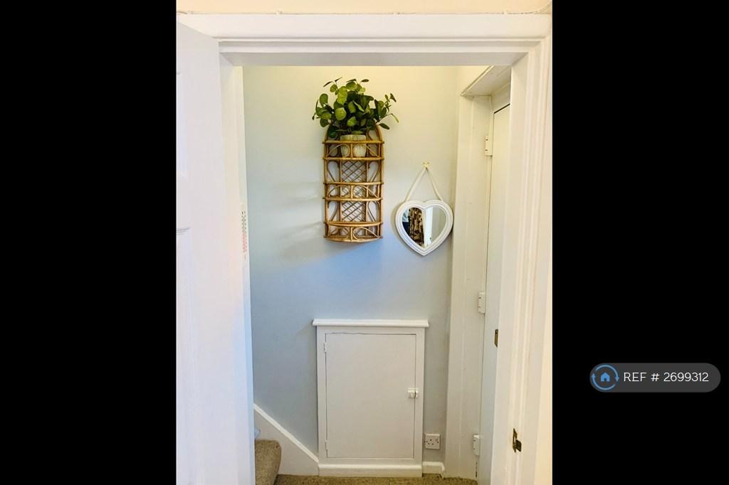 Vestibule Cuts Down Winter Drafts