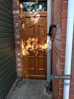 3 bedroom terraced house to rent, Tom Shepley Street, Hyde, SK14