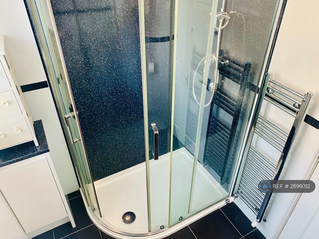Large Shower Cubicle