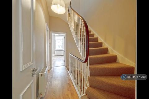 2 bedroom maisonette to rent, Uxbridge Road, London, W12