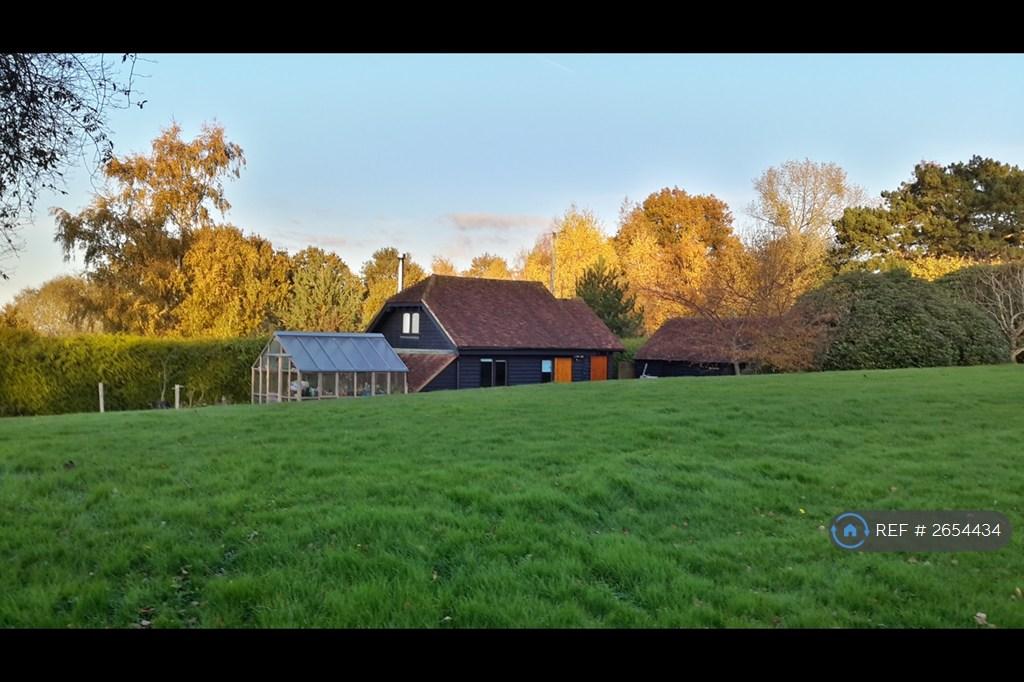Pretty Weatherboarded Cottage