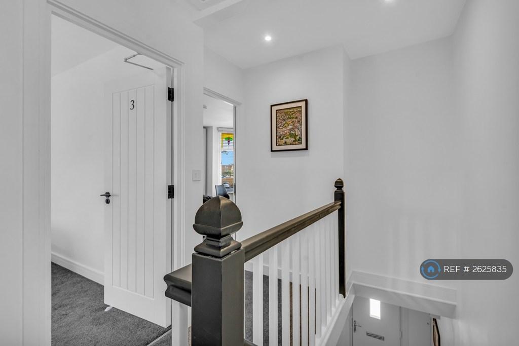 Landing And Entrances To Rooms 3 And 4