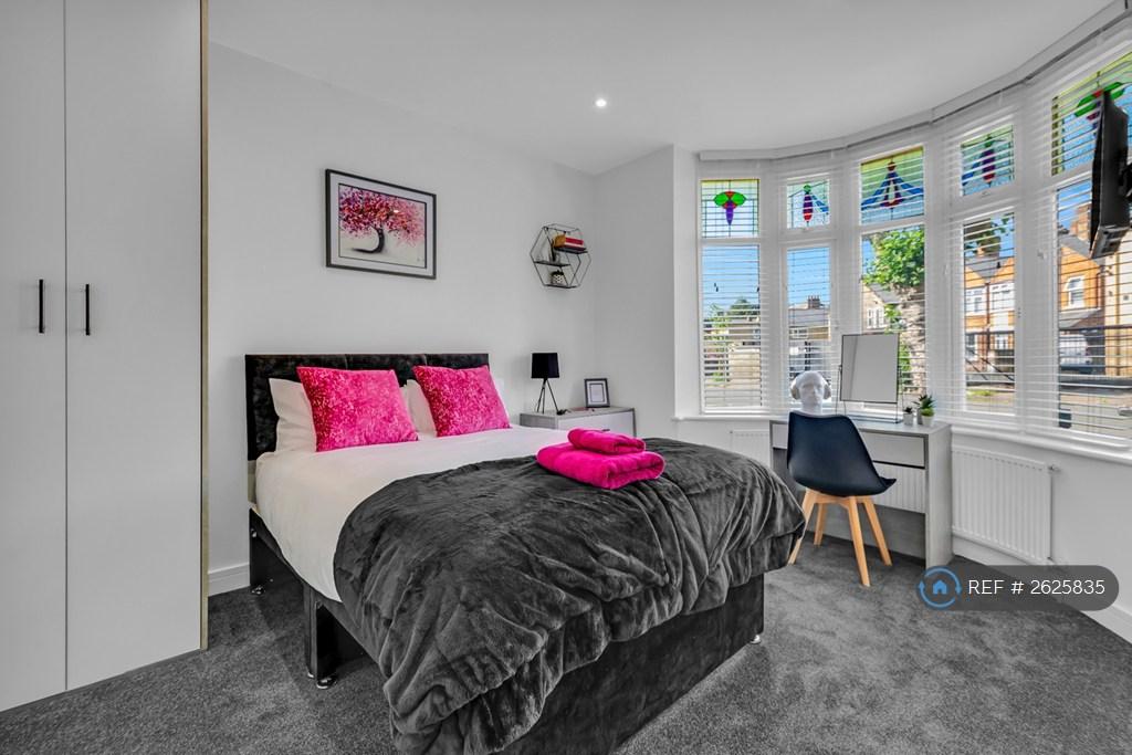 Bedroom 1 - Lower Front Room
