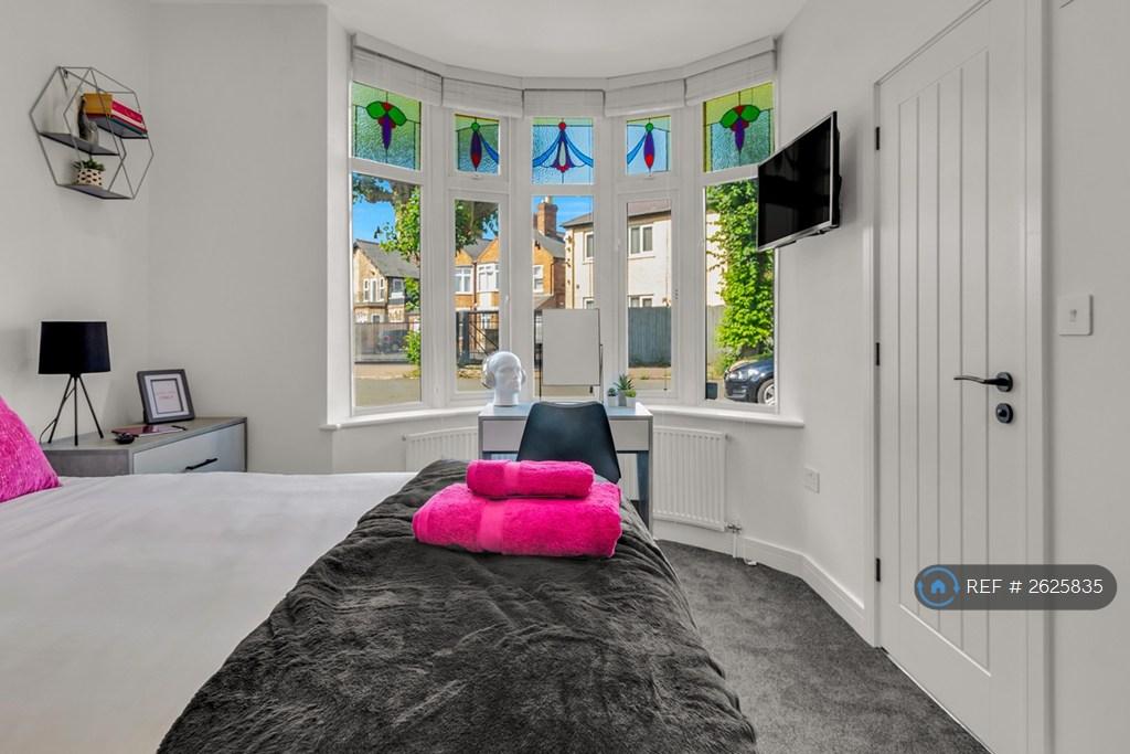 Bedroom 1 - Large Bay Window
