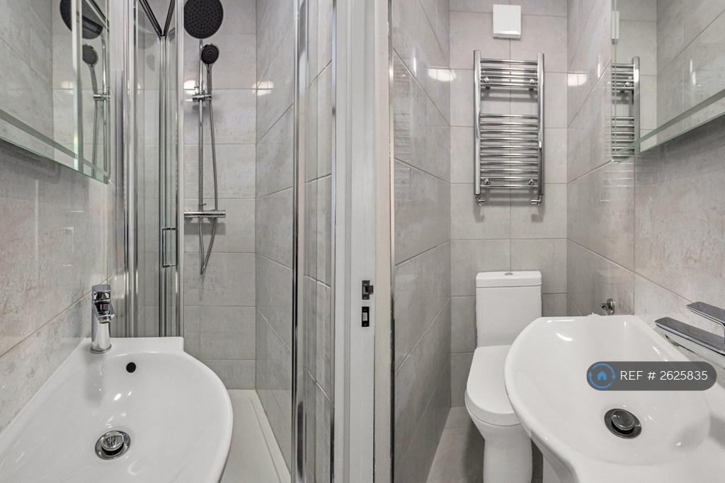 Bedroom 1 Ensuite - Shown From Both Ends