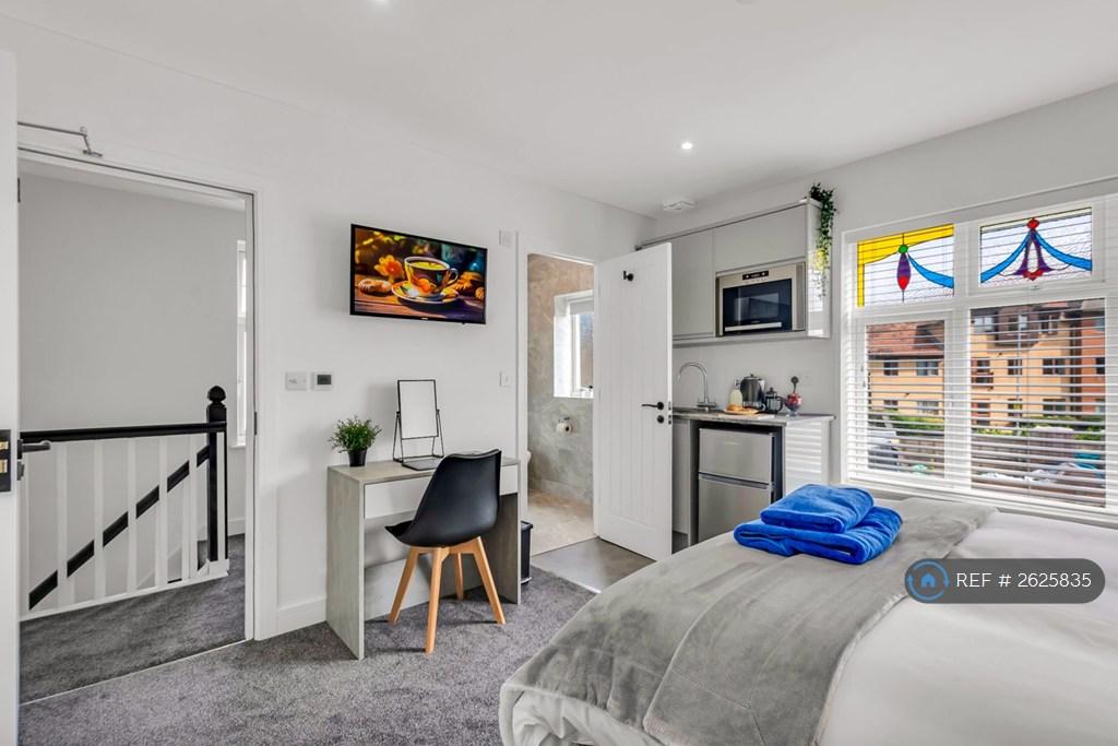 Bedroom 3 - Tv, Desk, Kitchenette, Ensuite