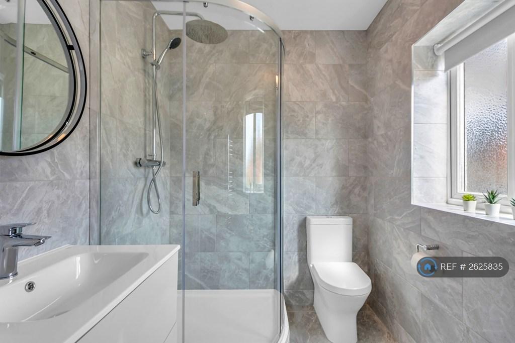Bedroom 3 - Main Bathroom Sized En Suite