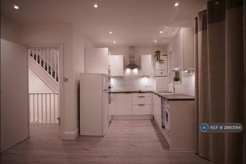 3 bedroom flat to rent, Church Road, London, E12