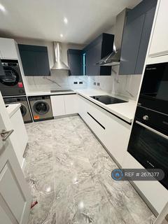 1 bedroom in a house share to rent, Harvest Road, Feltham, TW13