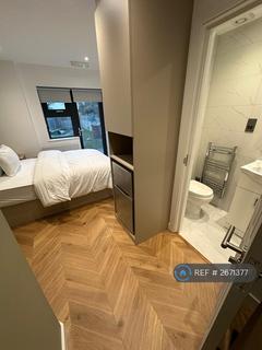 1 bedroom in a house share to rent, Harvest Road, Feltham, TW13