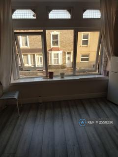 2 bedroom flat to rent, Two Mile Hill Road, Bristol, BS15
