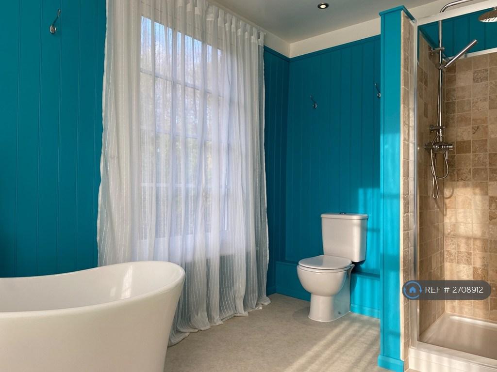 Master Bedroom En-Suite