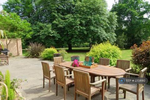 4 bedroom detached house to rent, Oldhouse Lane, Windlesham, GU20
