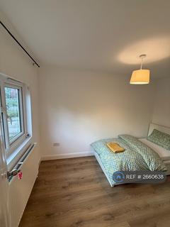 1 bedroom in a house share to rent, Hampden Way, London, N17