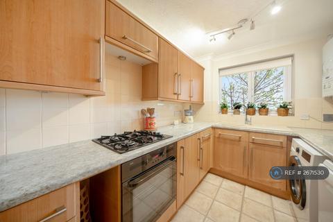 2 bedroom flat to rent, Whitehaven Close, Bromley, BR2