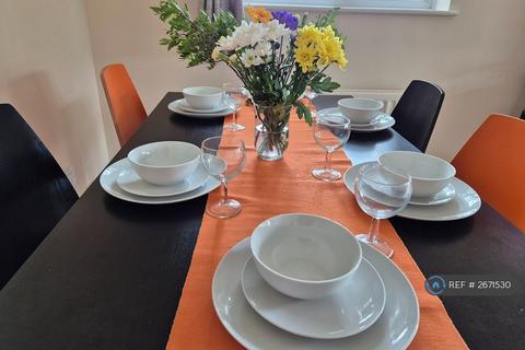 2 bedroom flat to rent, Whitehaven Close, Bromley, BR2