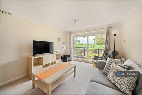 2 bedroom flat to rent, Whitehaven Close, Bromley, BR2