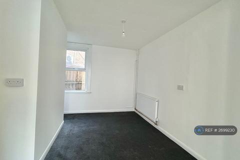 3 bedroom end of terrace house to rent, Ranelagh Road, Sheerness, ME12