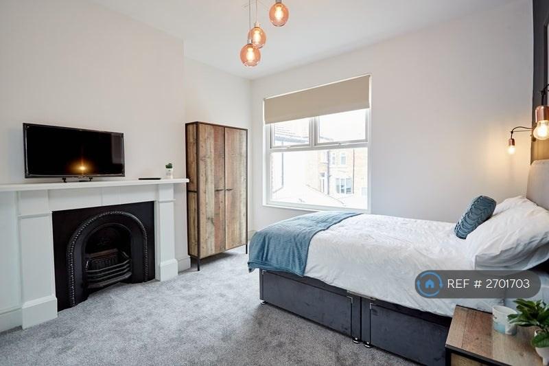 Double Ensuite Room £625 Pcm - Available...