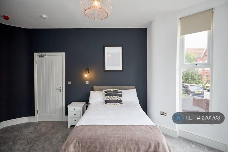Double Ensuite Room - £650 Pcm Taken